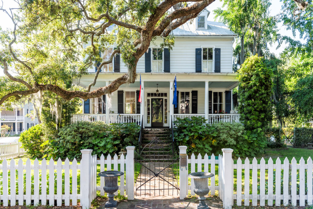 deck and fence painting in Columbia - paint color